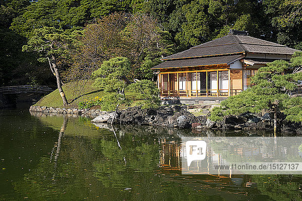 Tsubame-no-ochaya a tea house on a lake in the Hama-rikyu Gardens Tokyo Honshu Japan Asia
