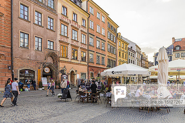 Der farbenfrohe Altstädter Marktplatz in der Altstadt  UNESCO-Weltkulturerbe  Warschau  Polen  Europa