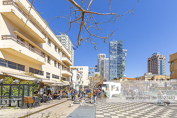 Blick auf Bar-Café und Gehweg am Rothschild Boulevard  Tel Aviv  Israel  Naher Osten