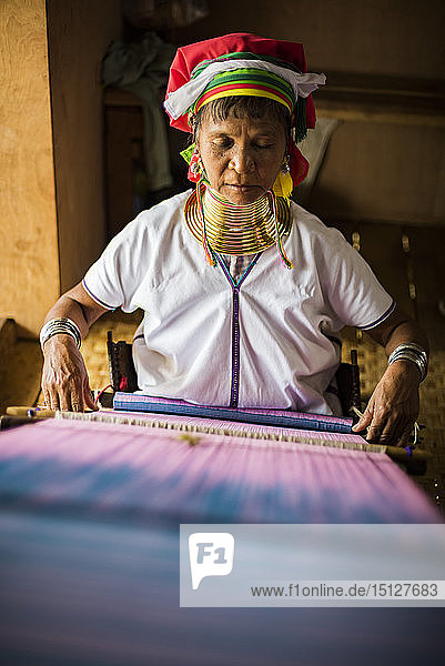 Long necked woman from Padaung tribe weaving at Inle Lake  Shan State  Myanmar (Burma)  Asia
