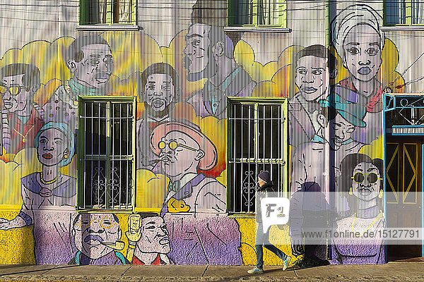 Straßenkunst in Valparaiso  Chile  Südamerika