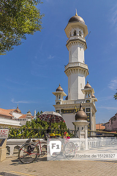 A local rickshaw (tuk tuk) outside Kapitan Keling Mosque  George Town  Penang Island  Malaysia  Southeast Asia  Asia
