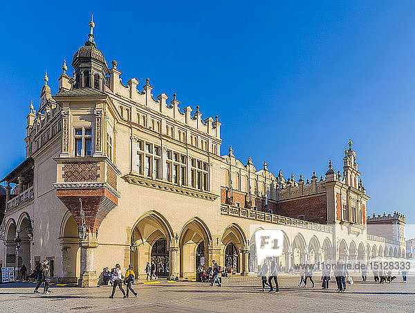 Tuchhalle auf dem Hauptplatz  Rynek Glowny  in der mittelalterlichen Altstadt  UNESCO-Weltkulturerbe  Krakau  Polen  Europa