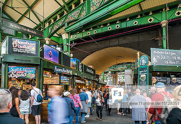 Auf dem Borough Market herrscht reges Treiben  Southwark  London Bridge  London  England  Vereinigtes Königreich  Europa