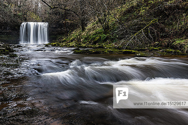 Wasserfall Sgwd yr Eira  Pontneddfechan  Wasserfallland  Brecon Beacons  Powys  Wales  Vereinigtes Königreich  Europa