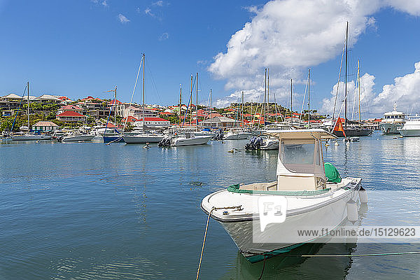 View of Fort Oscar and the harbour  Gustavia  St. Barthelemy (St. Barts) (St. Barth)  West Indies  Caribbean  Central America