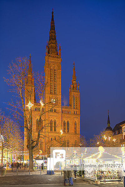 Christmas market and Marktkirche (Market Church) at dusk  Wiesbaden  Hesse  Germany  Europe