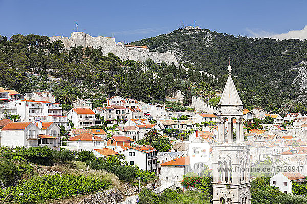 Kirche Sveti Marko und Spanische Festung  Hvar  Insel Hvar  Dalmatien  Kroatien  Europa