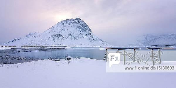 Lofoten im Schnee  Lofoten Inseln  Nordland  Arktis  Norwegen  Europa