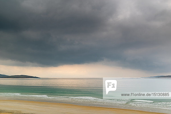 Luskentyre Beach  West Harris  mit Taransay in der Ferne  Äußere Hebriden  Schottland  Vereinigtes Königreich  Europa