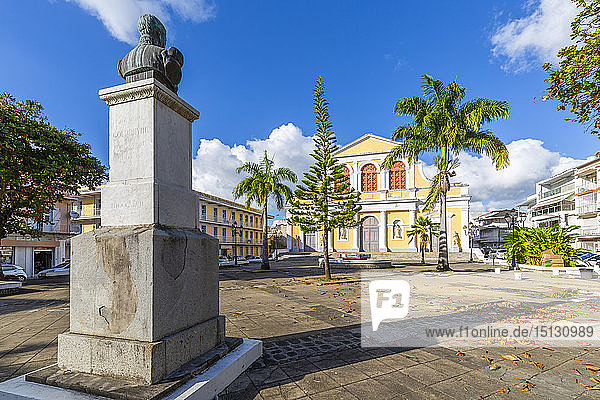 Statue and St. Peter and St. Paul Church  Pointe-a-Pitre  Guadeloupe  French Antilles  West Indies  Caribbean  Central America
