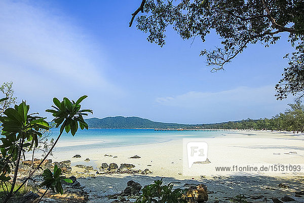 Beautiful white sand beach on this popular holiday island  Koh Rong Sanloem Island  Sihanoukville  Cambodia  Indochina  Southeast Asia  Asia
