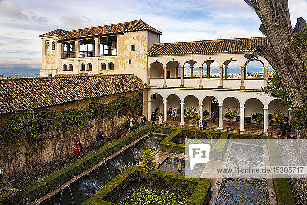 Courtyard of Palacio de Generalife  Alhambra  Granada  Spain