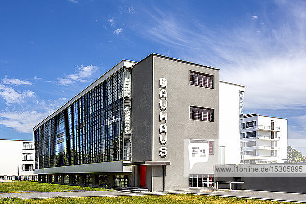 Deutschland  Dessau  Außenansicht des Bauhausgebäudes