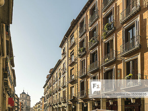 Gebäude in der Calle Toledo in der Nähe der Plaza Mayor  Madrid  Spanien