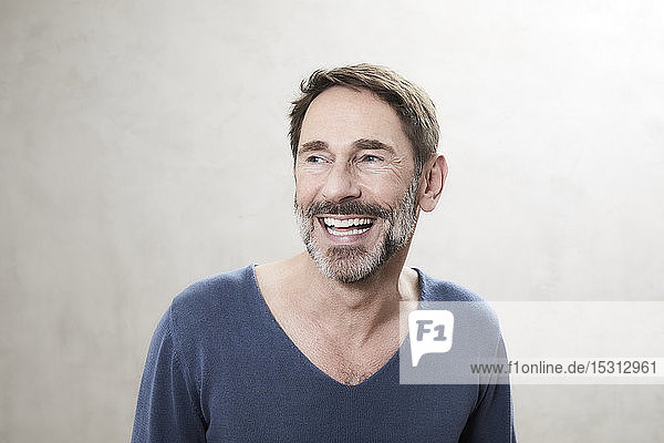Porträt eines lachenden Mannes  Best Ager