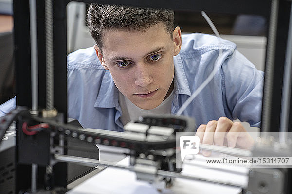Student setting up 3D printer
