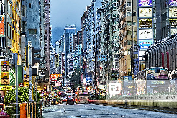 Street at Kowloon in the evening  Hong Kong  China