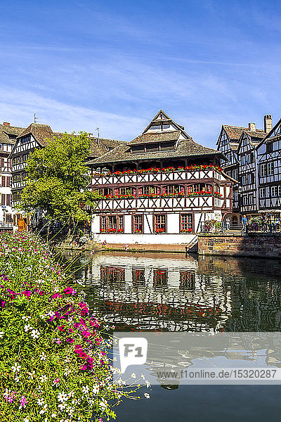 Frankreich  Straßburg  Gebäude in der Altstadt am Fluss Ill