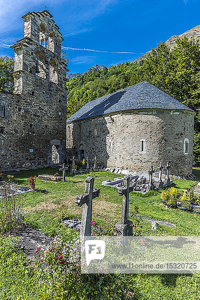 Frankreich  Hautes-Pyrenees  Vallee d'Aurec  Aragnouet Le Plan  Kapelle Notre Dame de l'Assomption auch bekannt als Chapelle des Templiers (Chapelle des Hospitaliers de Jerusalem) (12.-13. Jahrhundert) Jakobsweg (UNESCO-Welterbe)