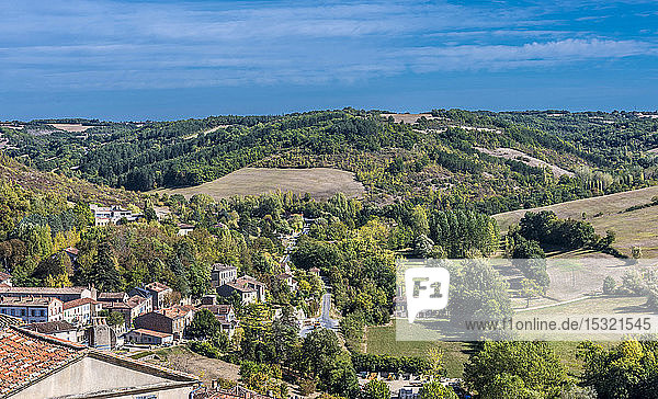 Frankreich  Tam  Blick auf die Landschaft vom Bergdorf Cordes-sur-Ciel (Jakobsweg)
