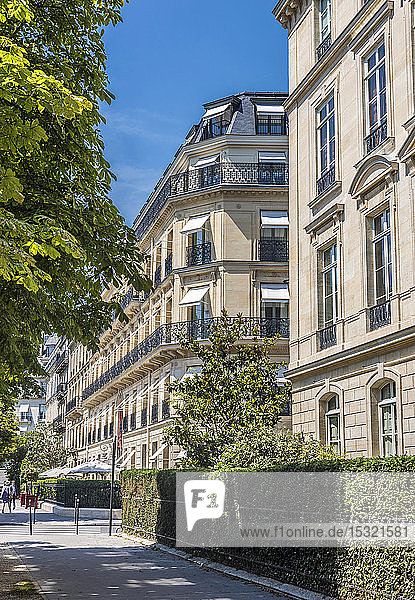 Frankreich  8. Arrondissement von Paris  avenue Gabriel; Gebäude und Seitenweg