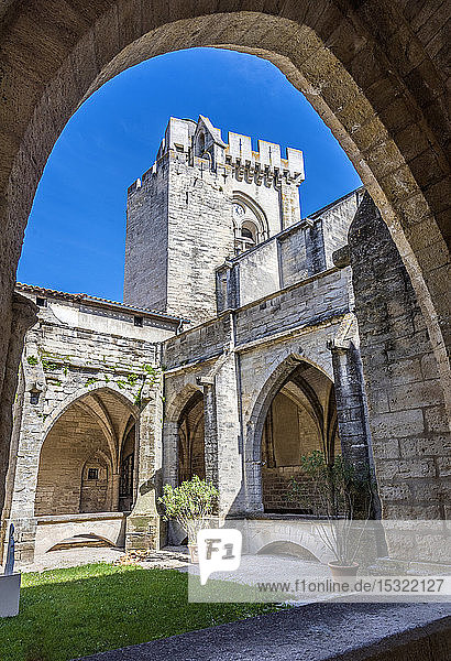 Frankreich  Gard  Villeneuve-lez-Avignon  Glockenturm und Kreuzgang der Stiftskirche Notre-Dame (14. Jahrhundert)