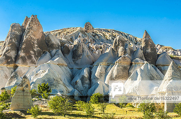 Türkei  Goreme-Nationalpark und die Felsenstätten von Kappadokien  Tal der Liebe (oder weißes Tal) mit Hoodoos (UNESCO-Welterbe)