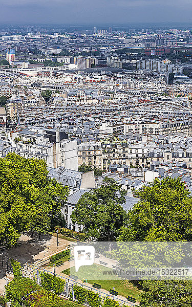 Frankreich  18. Arrondissement von Paris  Blick von der Kuppel der Herz-Jesu-Basilika  Stadtteil Clignancourt und Pariser Peripherie