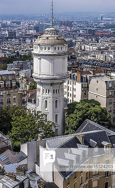 Frankreich  18. Arrondissement von Paris  Butte Montmartre  Wasserturm auf dem Platz Claude Charpentier  Blick von der Kuppel der Herz-Jesu-Basilika von Paris