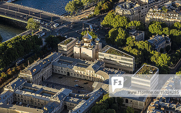 Frankreich  7. Arrondissement von Paris  Blick vom Eiffelturm (orthodoxe Kathedrale der Heiligen Dreifaltigkeit)