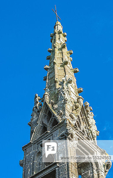 Frankreich  Bretagne  Douamenez  Treboul  Glockenturm der Kapelle Saint-Jean  Küstenweg (GR 34)