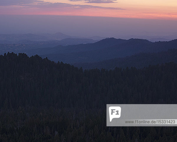 Sequoia National Park bei Sonnenuntergang in Kalifornien