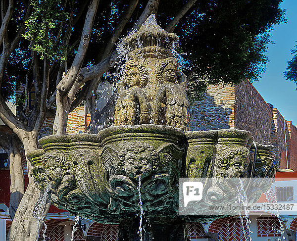 Mexiko  Stadt Puebla  Brunnen auf der Plazuela del Torno im Künstlerviertel