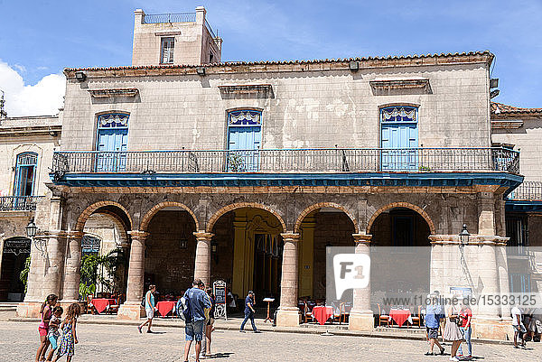 Amerika  Karibik  Kuba  Havanna  La Habana Vieja  Domplatz  Palacio de los Marqueses de Aguas Claras