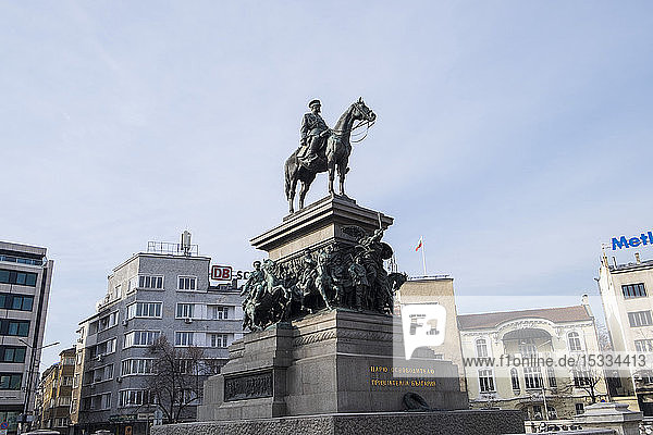 Bulgarien  Sofia  Alexander II Statue vor dem Gebäude der Nationalversammlung