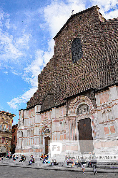 Europa  Italien  Emilia-Romagna  Bologna  Piazza Maggiore  Kathedrale San Petronio