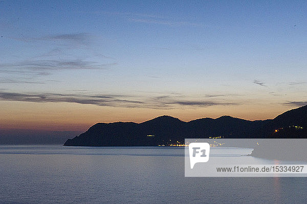 Europa  Italien  Ligurien  Manarola ist eine Stadt in den Cinque Terre mit Blick auf den Golf der Dichter