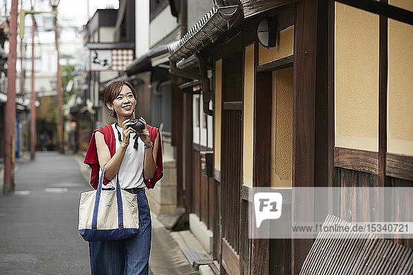 Junge Japanerin auf Besuch in Nara