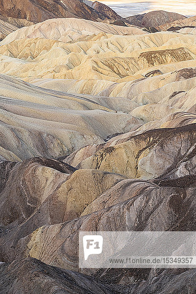 Zabriskie Point im Death Valley National Park  Kalifornien  Vereinigte Staaten von Amerika  Nordamerika