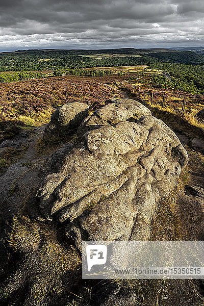 Fels- und Heidemoor  Surprise View  Peak District National Park  Derbyshire  England  Vereinigtes Königreich  Europa