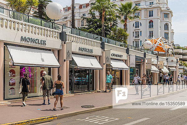 Straßenszene in Cannes  Alpes Maritimes  Côte d'Azur  Provence  Côte d'Azur  Frankreich  Mittelmeer  Europa