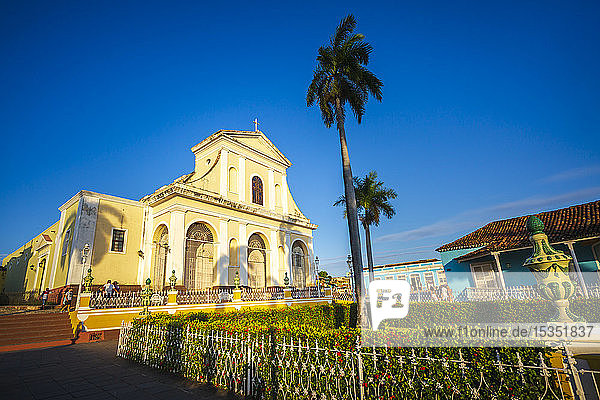 Die Kirche der Heiligen Dreifaltigkeit auf der Plaza Major in Trinidad  UNESCO-Weltkulturerbe  Trinidad  Kuba  Westindien  Karibik  Mittelamerika