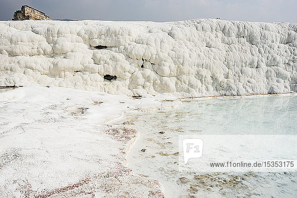 Kalziumkarbonat-Terrassen von Pamukkale (antike Hierapolis) Türkei
