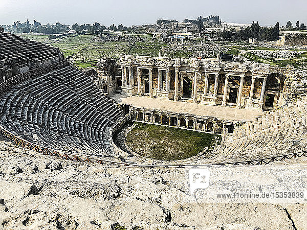 Ruinen des antiken Theaters  Pamukkale (antike Hierapolis)  Denizli  Türkei