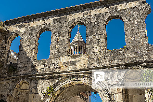 Glockenturm des Heiligen Domnius auf dem Peristyl des Diokletianpalastes; Split  Kroatien