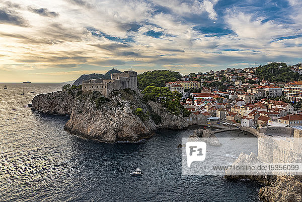 Blick auf die Festung Lovrjenac bei Sonnenuntergang; Dubrovnik  Gespanschaft Dubrovnik-Neretva  Kroatien