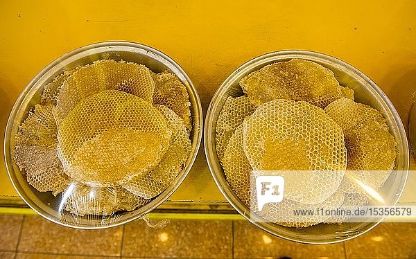 Lokaler Honig zum Verkauf auf dem Souk von Abha  Saudi-Arabien  Asien