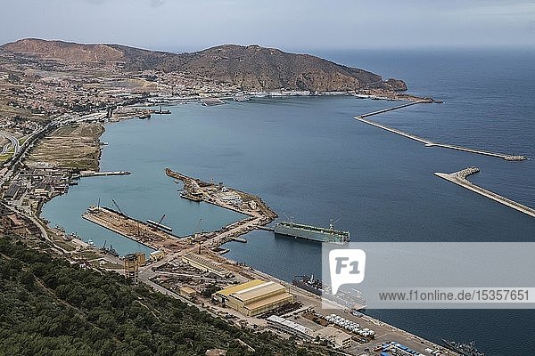 Blick über den Hafen  Oran  Algerien  Afrika