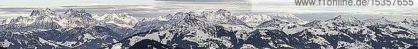 Loferer Steinberge und Kitzbühler Alpen  Alpenpanorama im Winter  Blick von der Hohen Salve  Tirol  Österreich  Europa